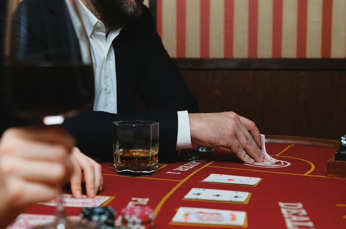 5 Reasons to Play Poker: Fun and Exciting Way